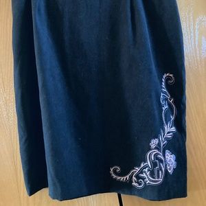 Embroidered black skirt